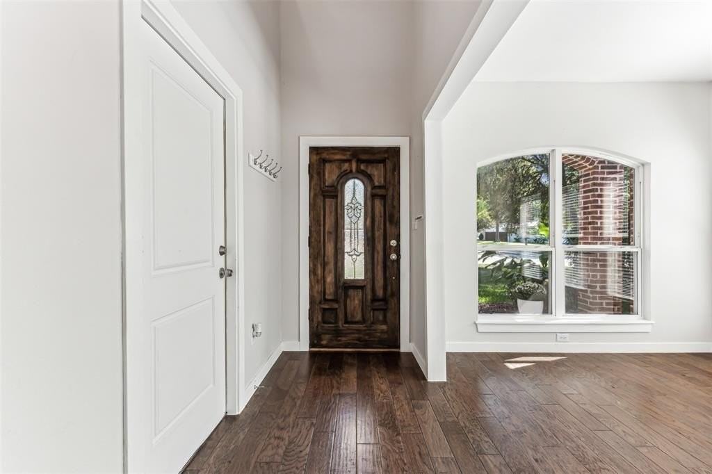 13105 Holbrook Dr - Photo 2 of 20