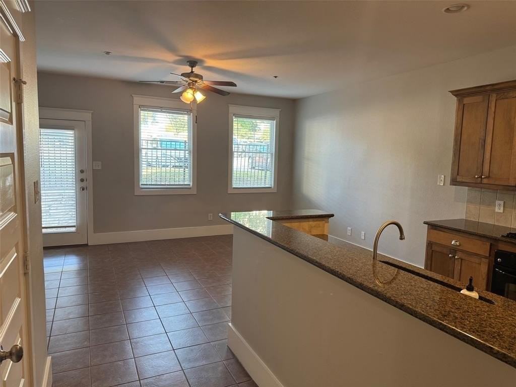 207 E Mulberry St - Photo 4 of 23