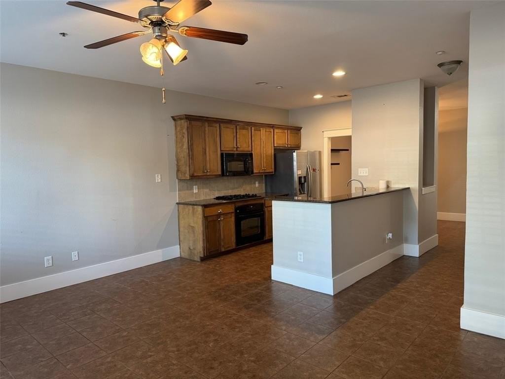 207 E Mulberry St - Photo 5 of 23