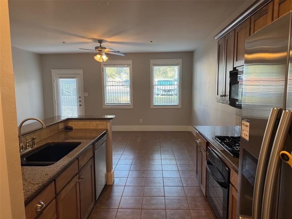 207 E Mulberry St - Photo 6 of 23