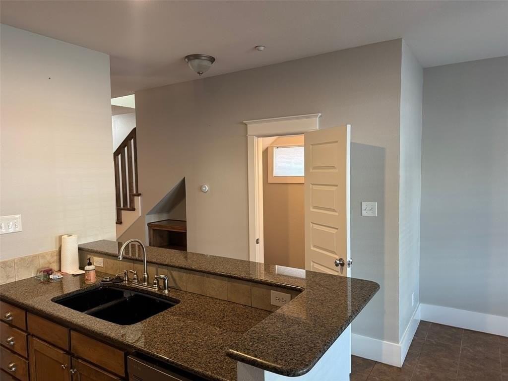 207 E Mulberry St - Photo 7 of 23