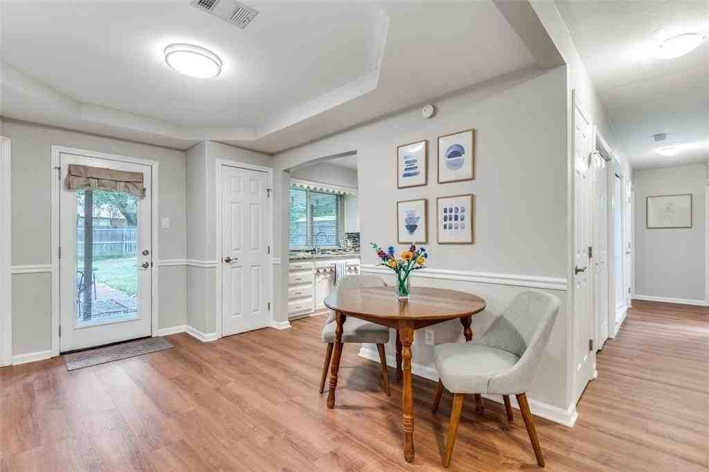 2828 Oak Forest Dr - Photo 2 of 25