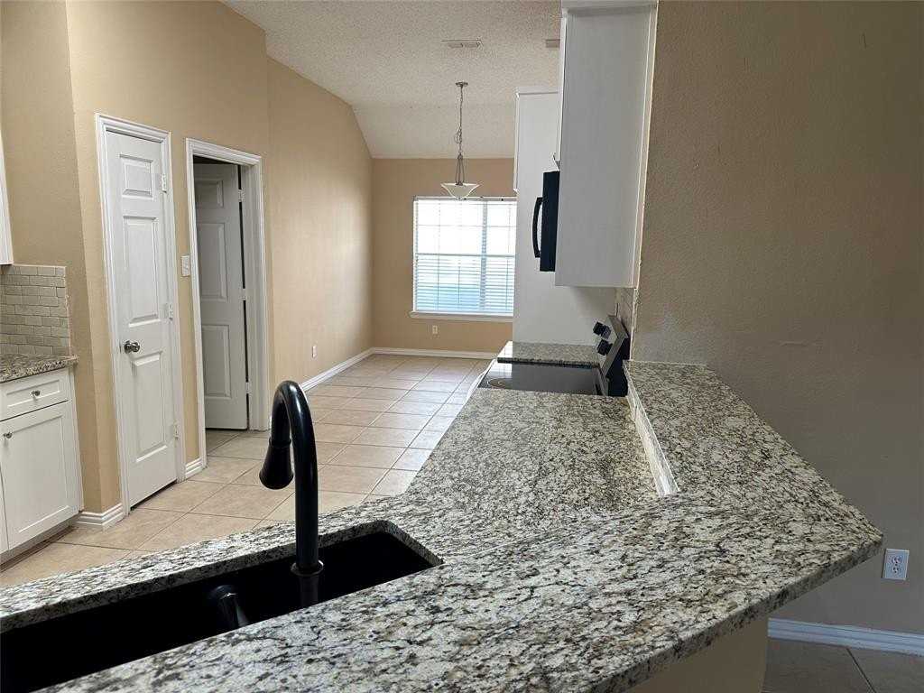 722 Rolling Hills Dr - Photo 2 of 18