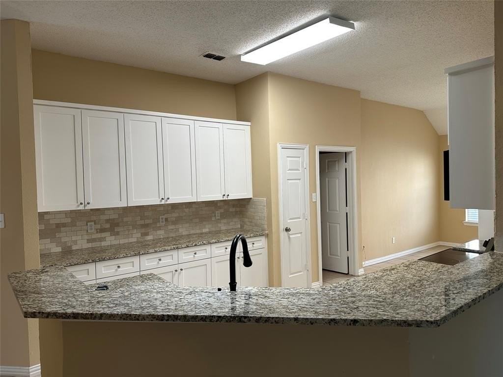 722 Rolling Hills Dr - Photo 4 of 18