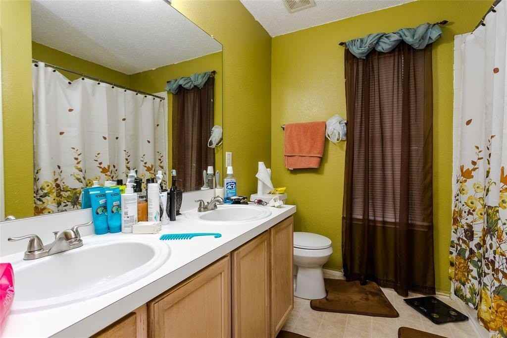 1308 Dundee Dr - Photo 5 of 36