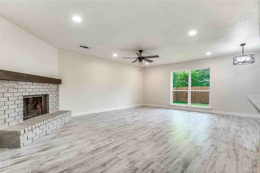 521 Windsor Dr - Photo 2 of 12