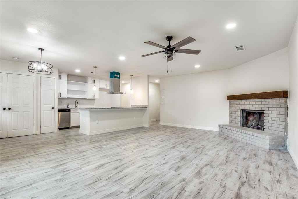 521 Windsor Dr - Photo 3 of 12