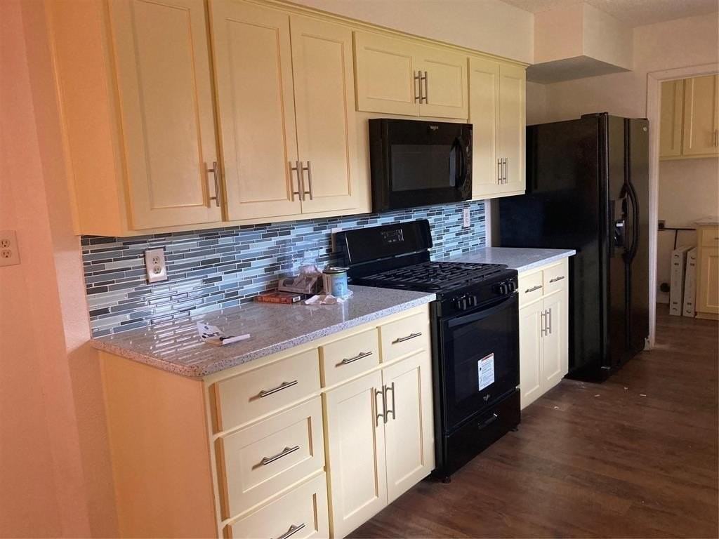 925 Boone Drive - Photo 3 of 17