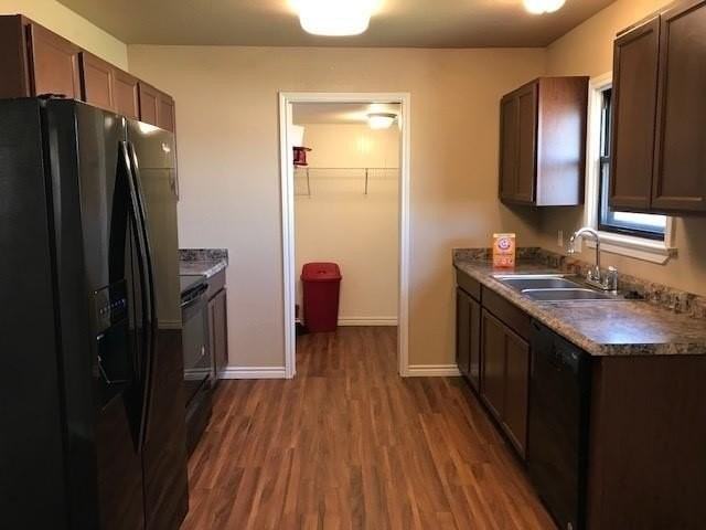 2802 S 10th St - Photo 3 of 9