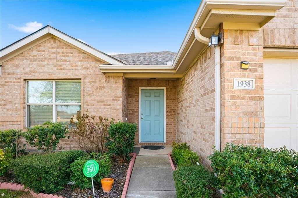 1938 Castaway Drive - Photo 3 of 26