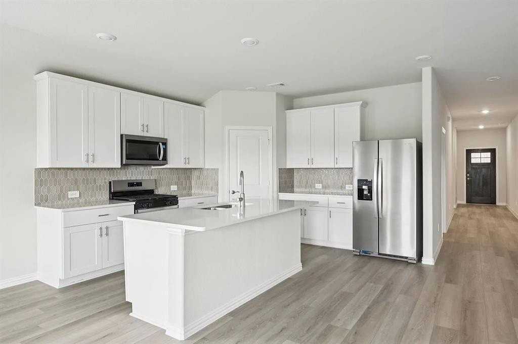 1056 Chestnut Dr - Photo 2 of 12