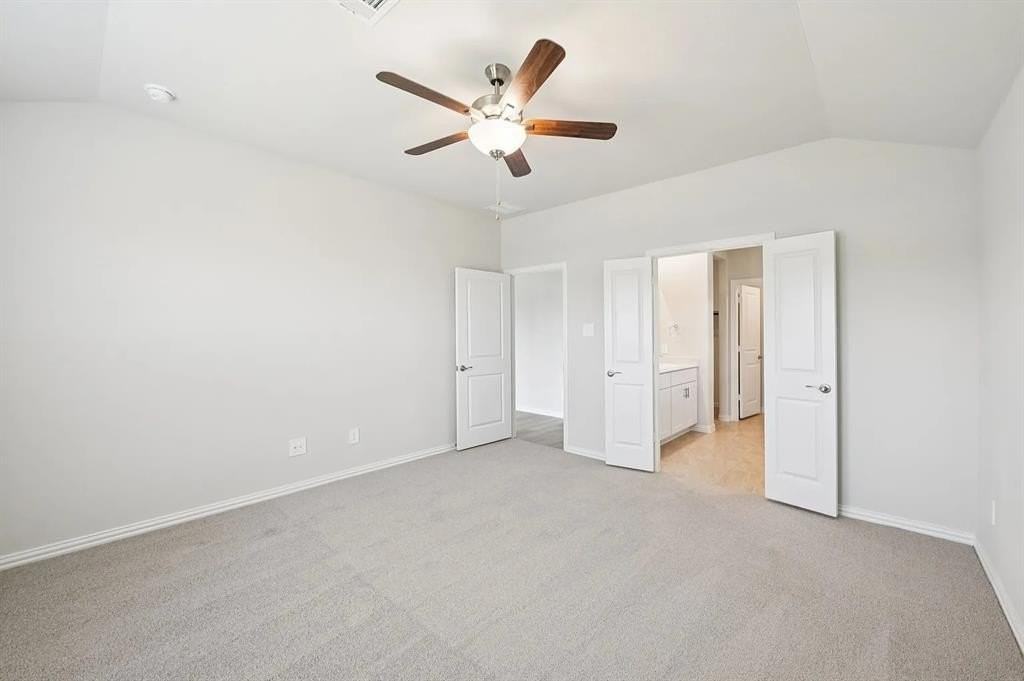 1056 Chestnut Dr - Photo 4 of 12