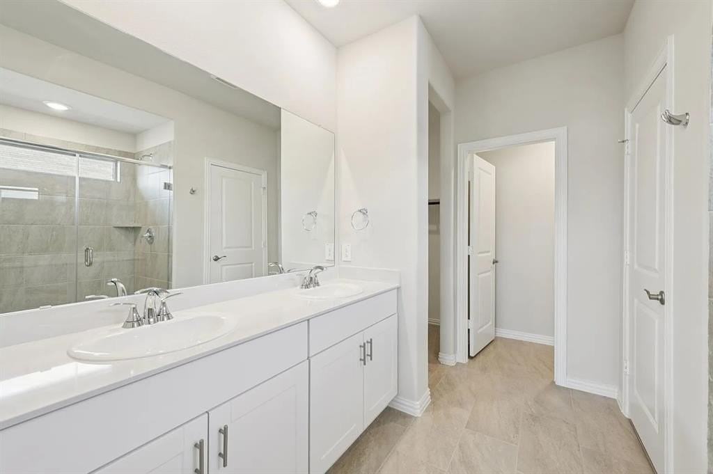 1056 Chestnut Dr - Photo 5 of 12