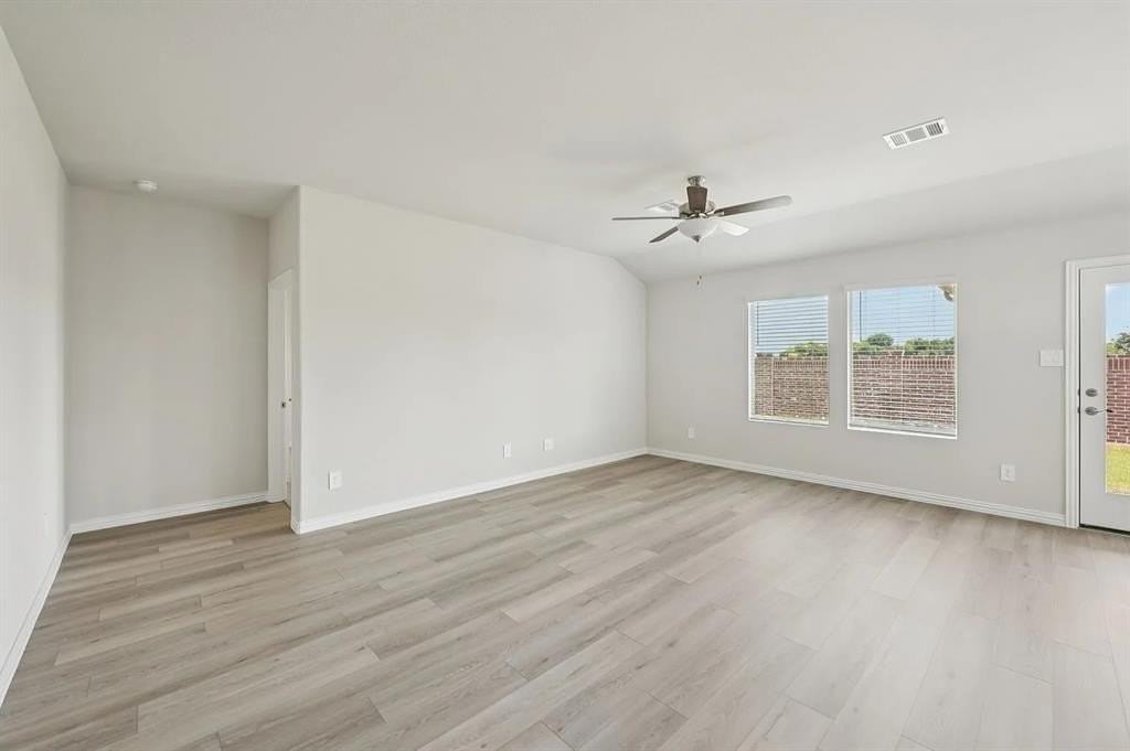 1056 Chestnut Dr - Photo 6 of 12