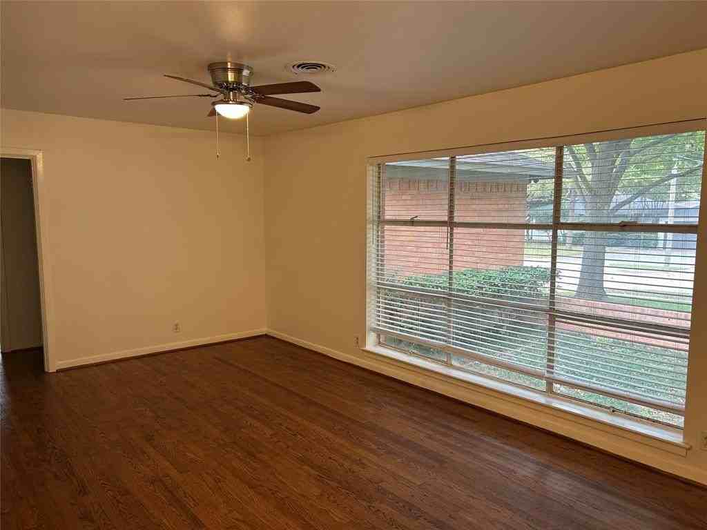 888 Berkinshire Dr - Photo 2 of 15