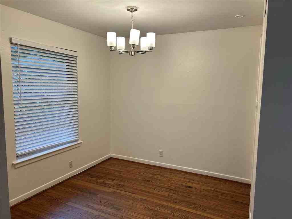 888 Berkinshire Dr - Photo 3 of 15