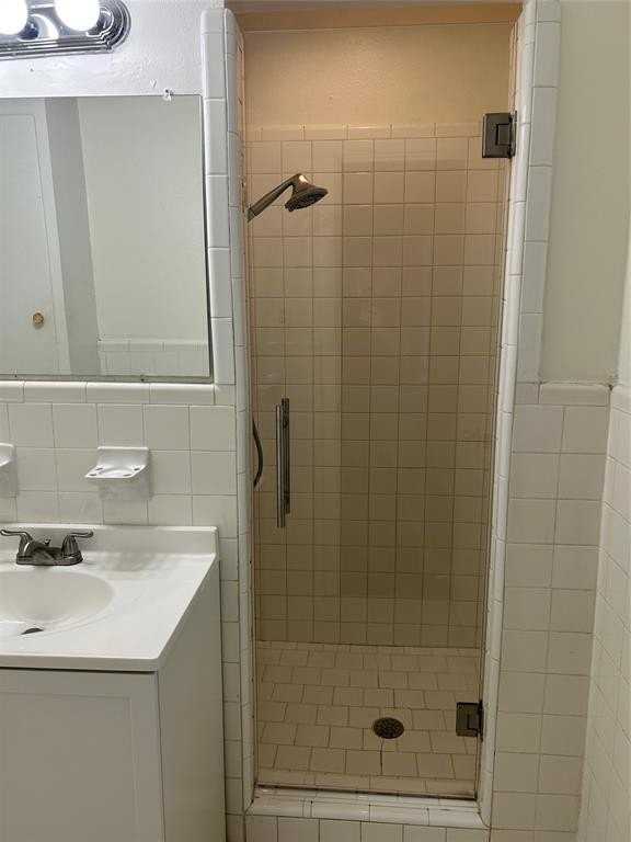 888 Berkinshire Dr - Photo 7 of 15