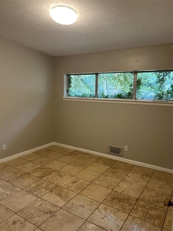 2224 Lakeland Dr - Photo 5 of 10