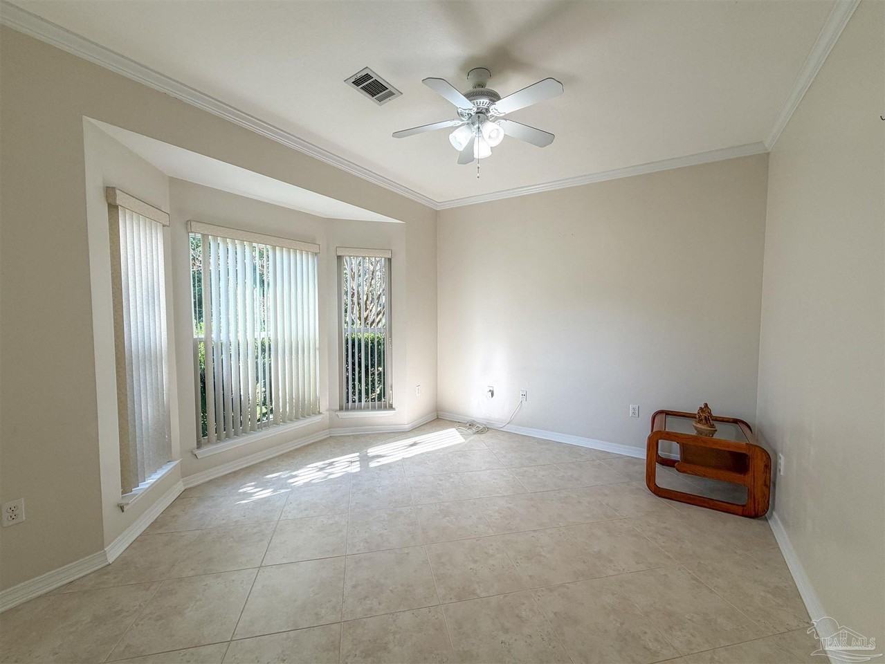 1490 Chalet Pl - Photo 5 of 26