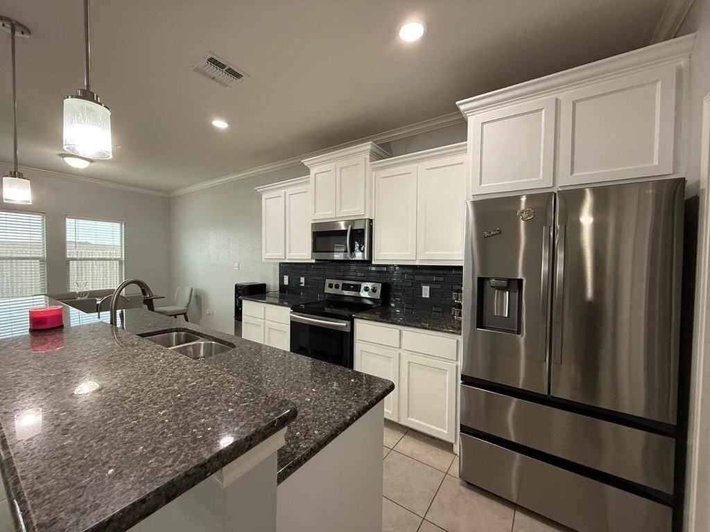 805 Chaparral St - Photo 2 of 10