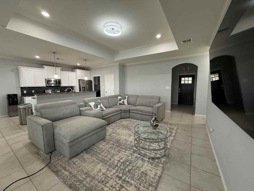 805 Chaparral St - Photo 3 of 10