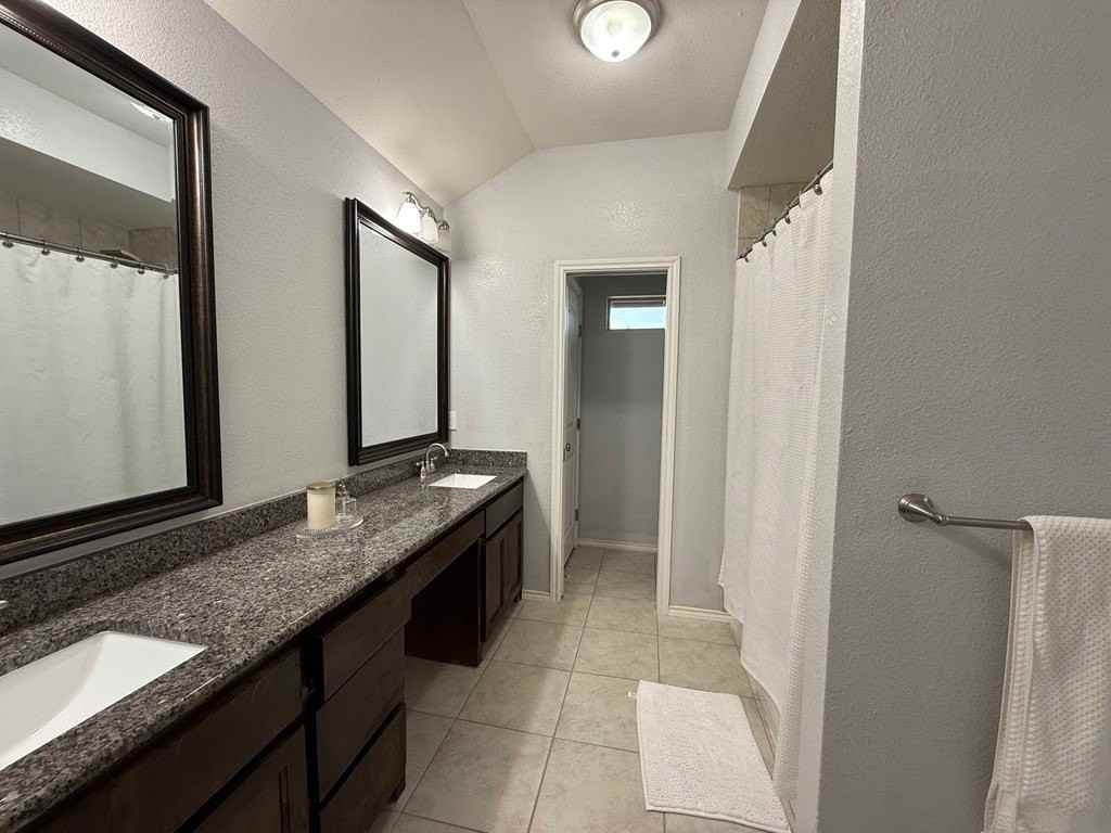 805 Chaparral St - Photo 6 of 10