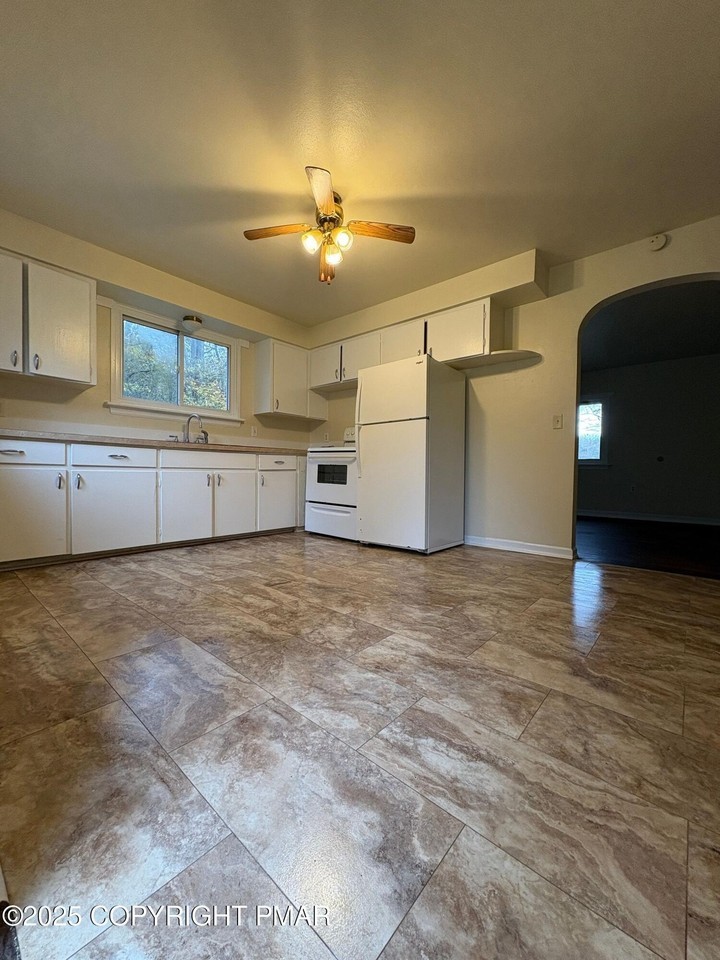 112 Crow Path unit: 101 #101 - Photo 3 of 8