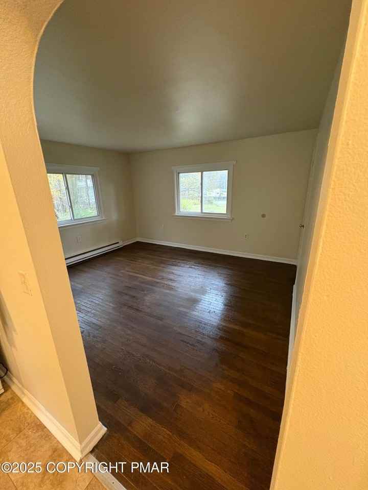 112 Crow Path unit: 101 #101 - Photo 4 of 8