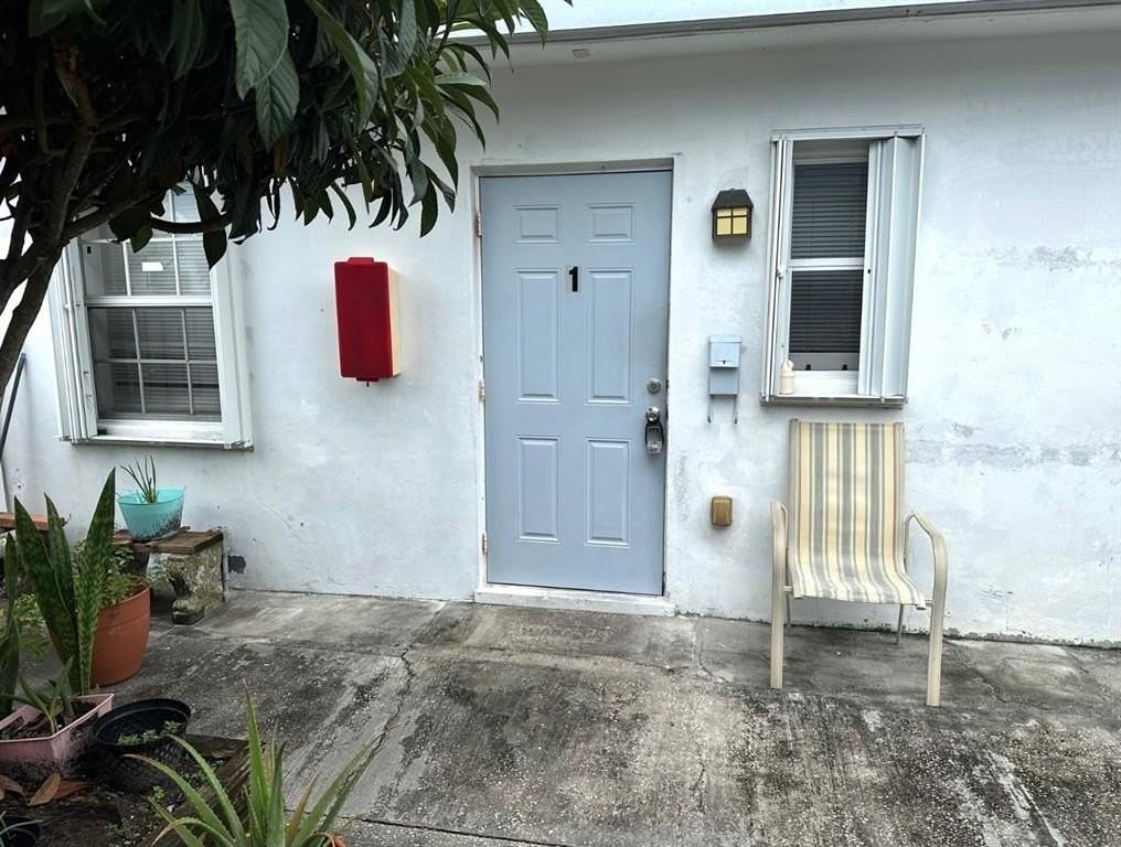 31 Southwest 10th Street #1 - Photo 2 of 9