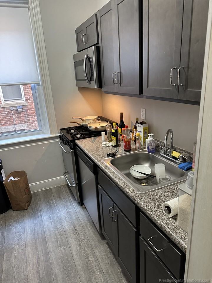 Gardner St #4 - Photo 3 of 12