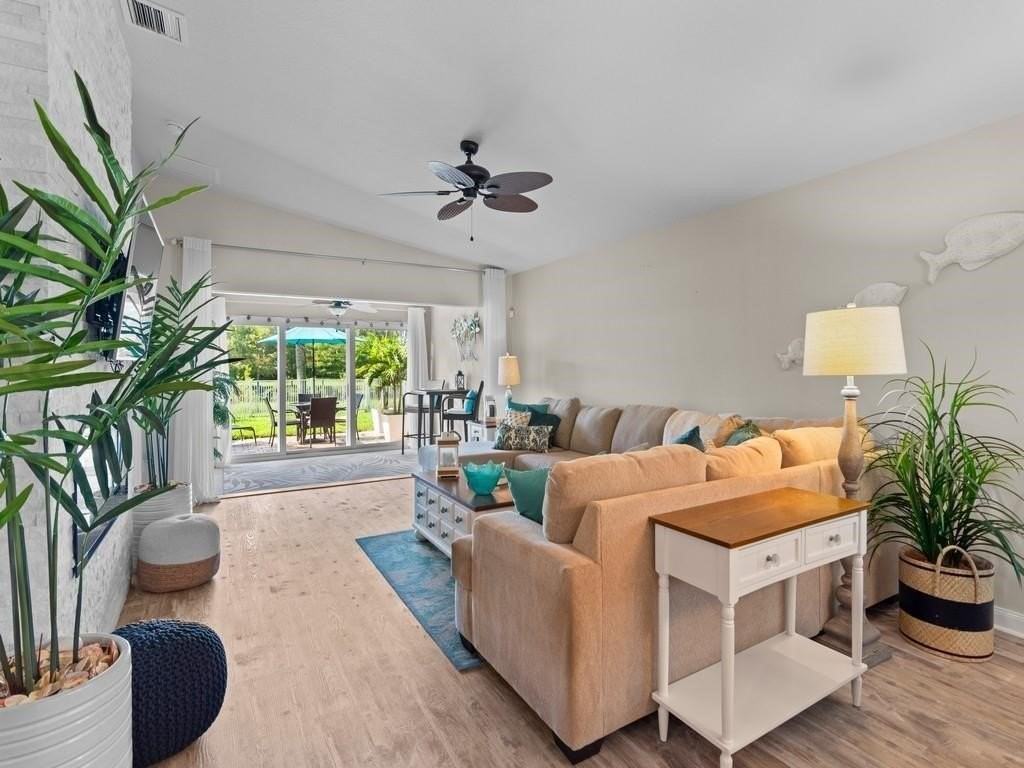 5395 Dominica Street - Photo 7 of 36