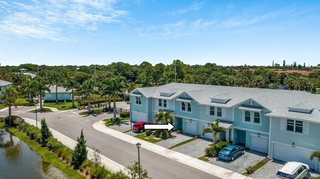 325 Southeast Halifax Lane - Photo 3 of 40