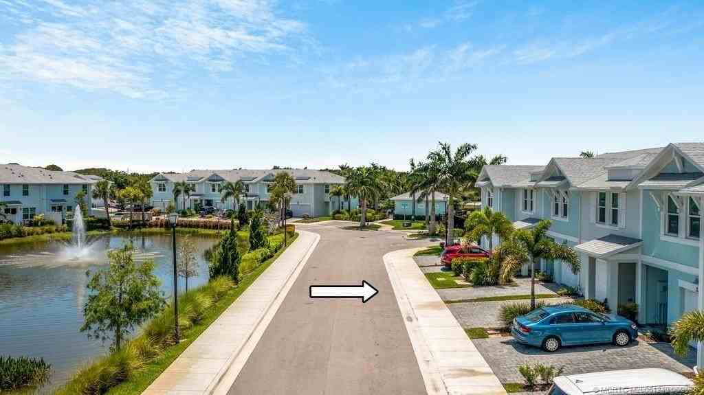 325 Southeast Halifax Lane - Photo 4 of 40