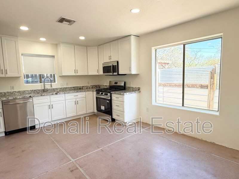 1430 North Columbus Boulevard - Photo 6 of 17