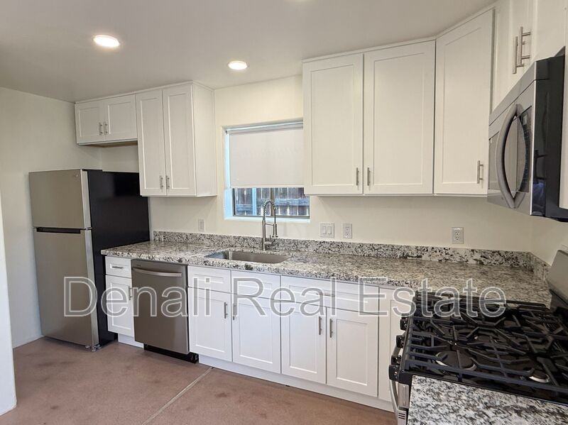 1430 North Columbus Boulevard - Photo 7 of 17