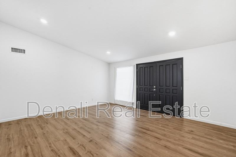 21047 S 156th St - Photo 4 of 40