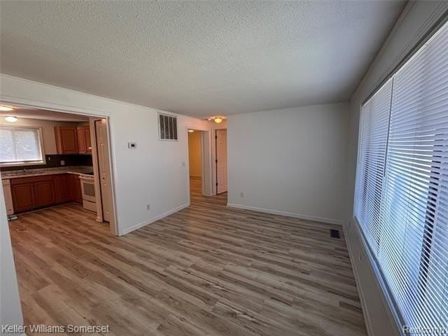 39471 Harrison Avenue - Photo 2 of 7