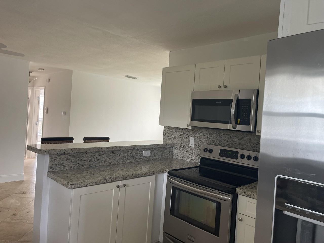 927 West Royal Palm Road - Photo 7 of 31