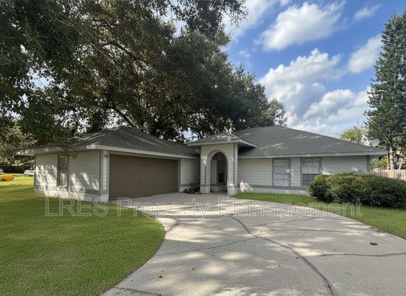 1004 Stout Ct - Photo 2 of 33