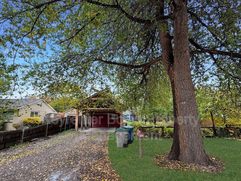 1904 North 26th Street - Photo 4 of 27