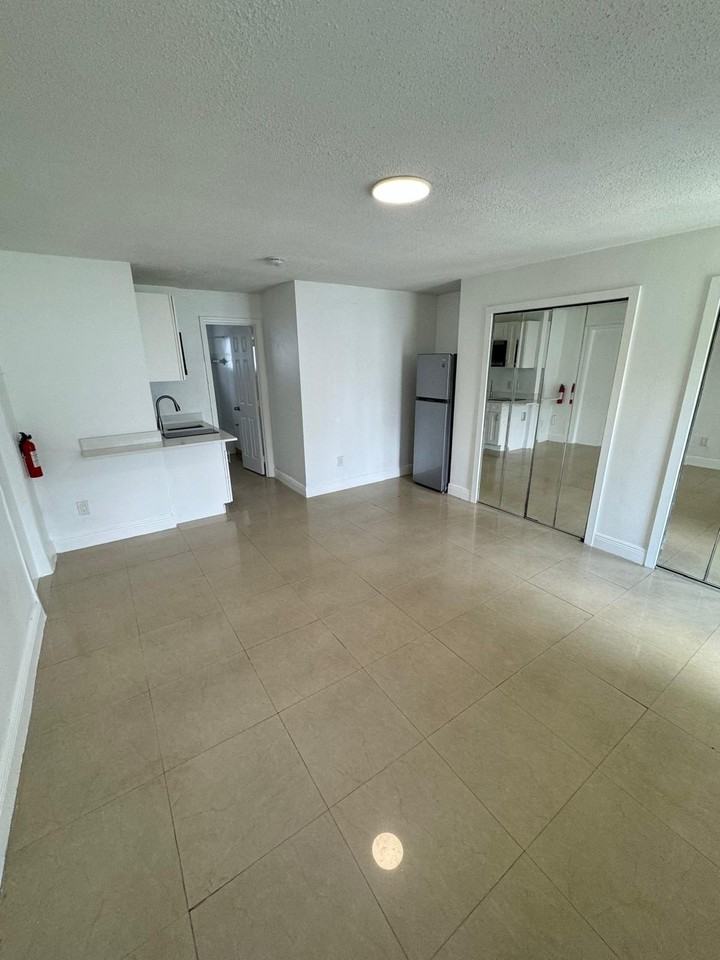 512 Sw 2nd St #A - Photo 4 of 13