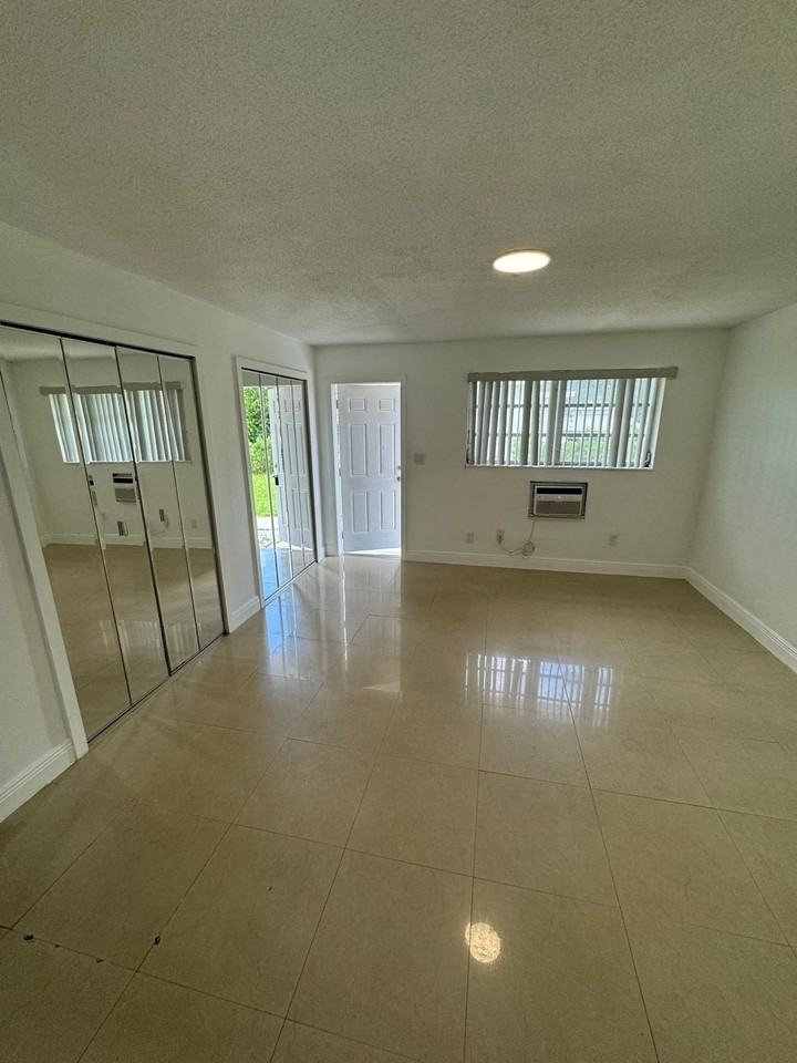 512 Sw 2nd St #A - Photo 5 of 13