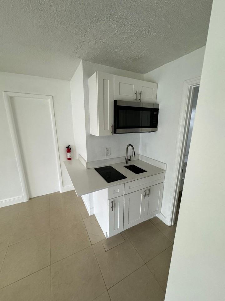 512 Sw 2nd St #A - Photo 7 of 13