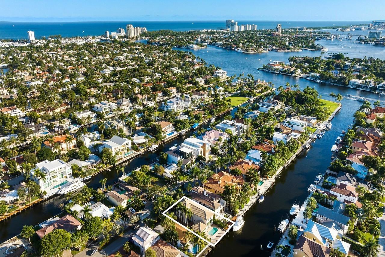 413 Coconut Isle Dr - Photo 2 of 19