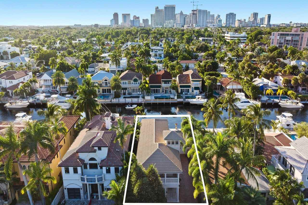 413 Coconut Isle Dr - Photo 3 of 19