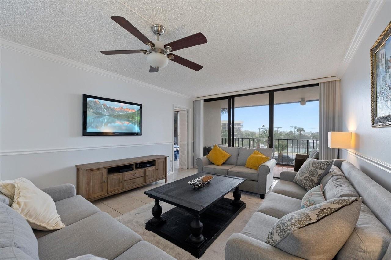 225 Beach Rd #303 - Photo 4 of 12