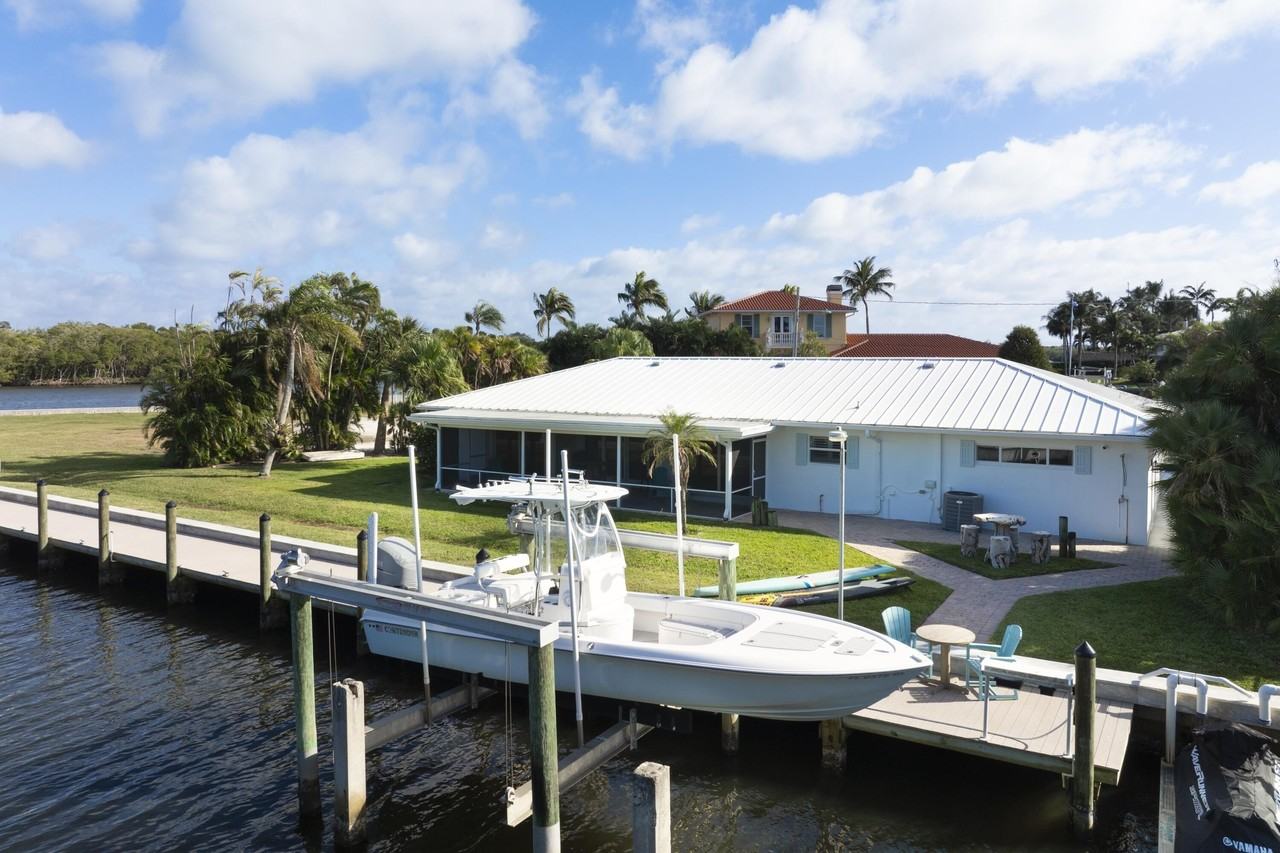 8585 Se Palm St - Photo 2 of 43