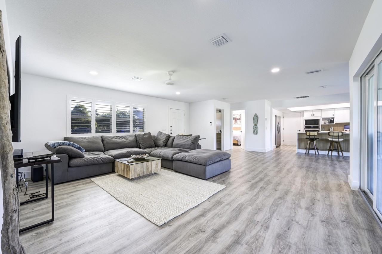 8585 Se Palm St - Photo 6 of 43