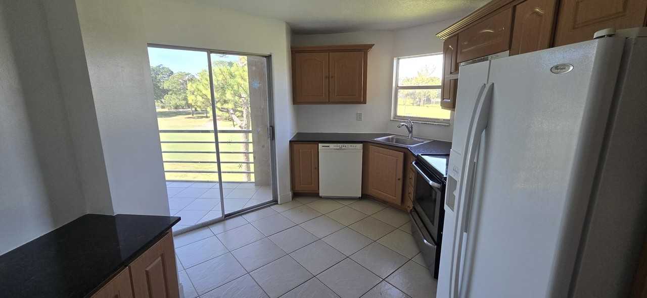 3661 Via Poinciana #306 - Photo 5 of 13