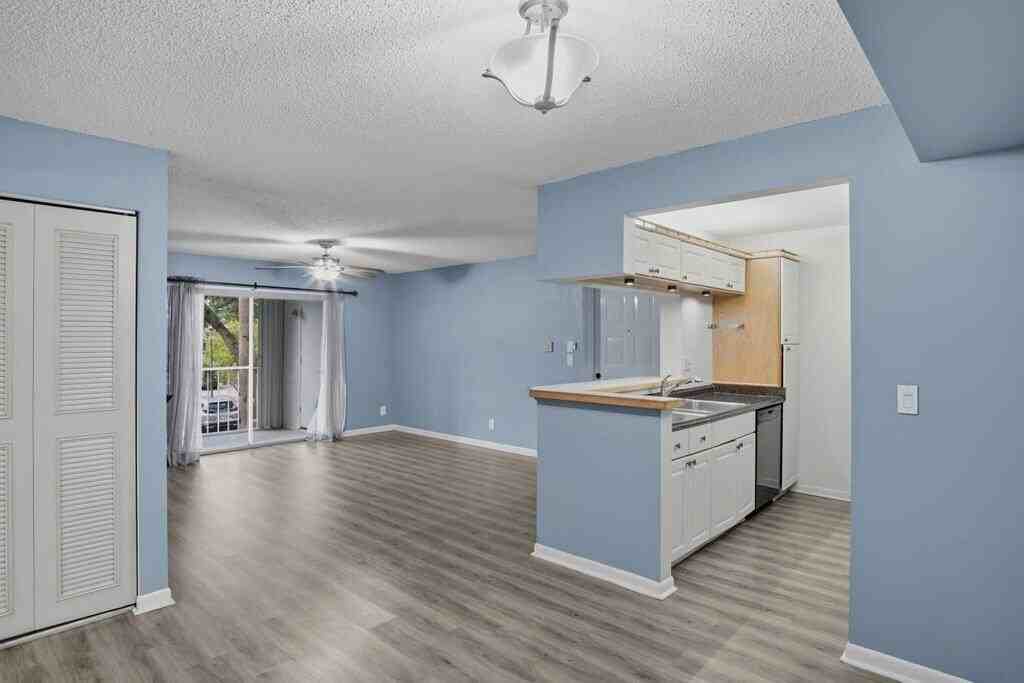 2500 Se Anchorage Cv #B2 - Photo 7 of 25